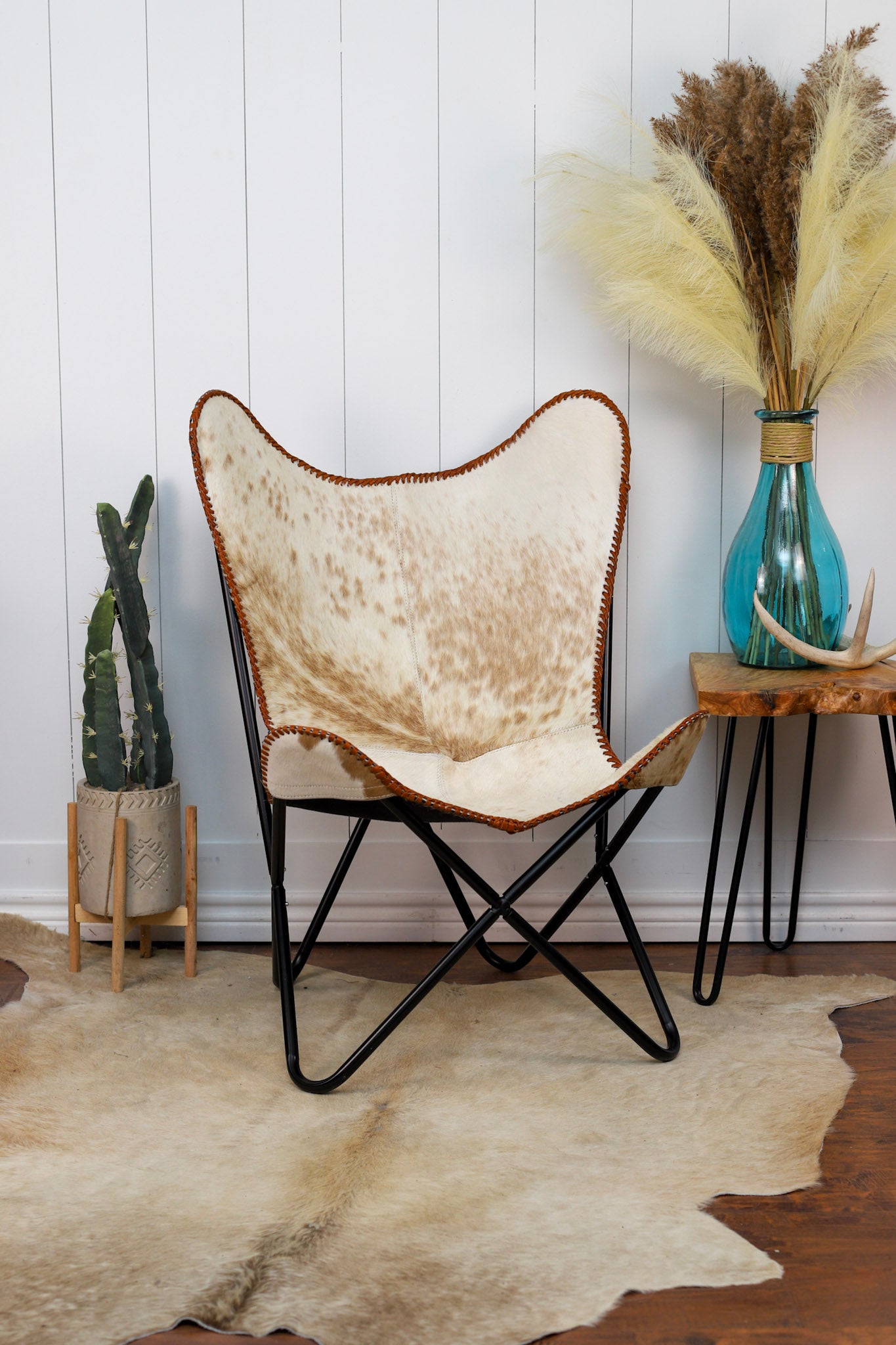 Ranch Hand Chair ~ Tan & White B