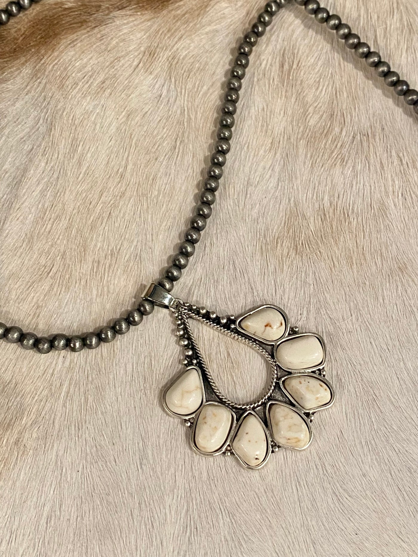 The White Sands Necklace